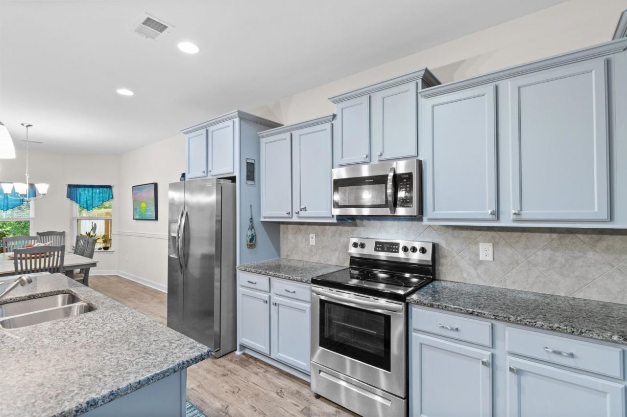 912 Queensferry Ct. Photo 9