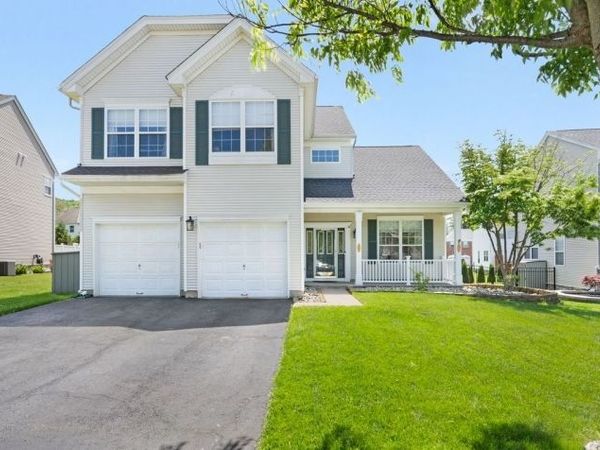 25 Rolling Rapids Ct, Hackettstown, NJ 07840