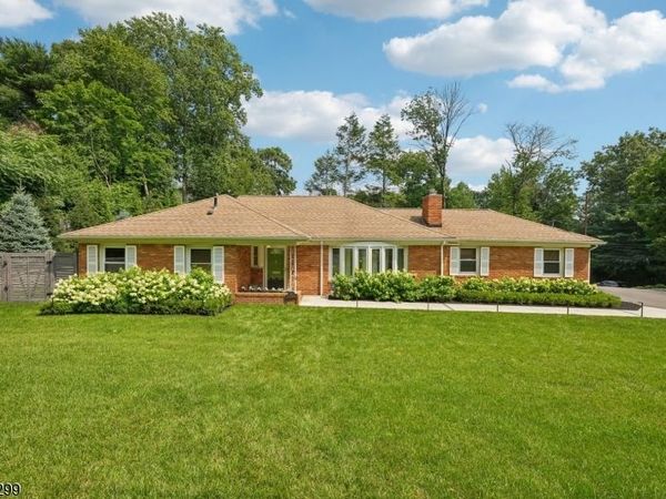 1625 Nottingham Way, Mountainside, NJ 07092