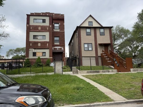 5920 S Calumet Avenue, Chicago, IL 60637