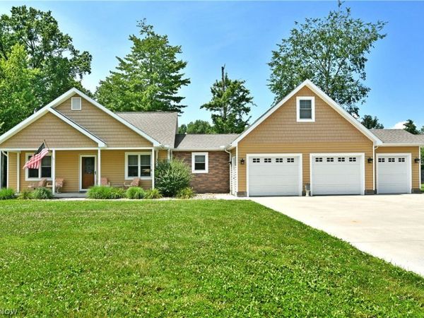 413 Maplewood Drive , Cortland, OH 44410