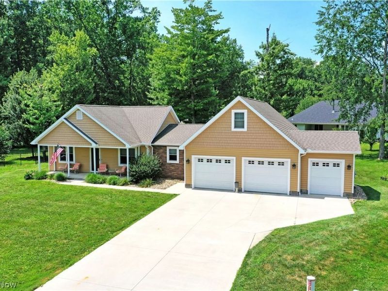 413 Maplewood Drive, Cortland, OH 44410 Photo 2