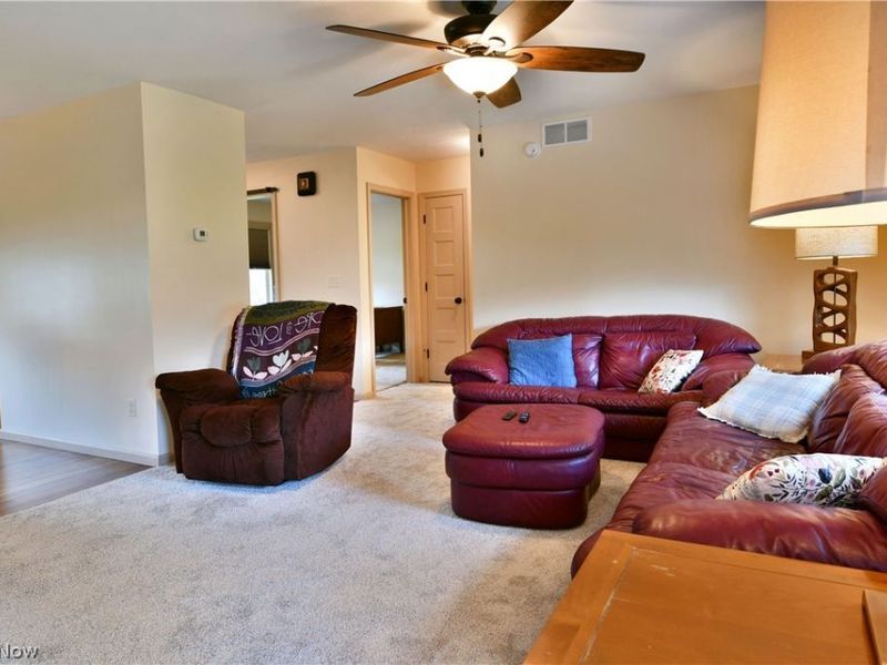 413 Maplewood Drive, Cortland, OH 44410 Photo 22