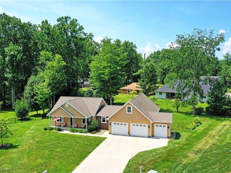 413 Maplewood Drive, Cortland, OH 44410 Photo 3