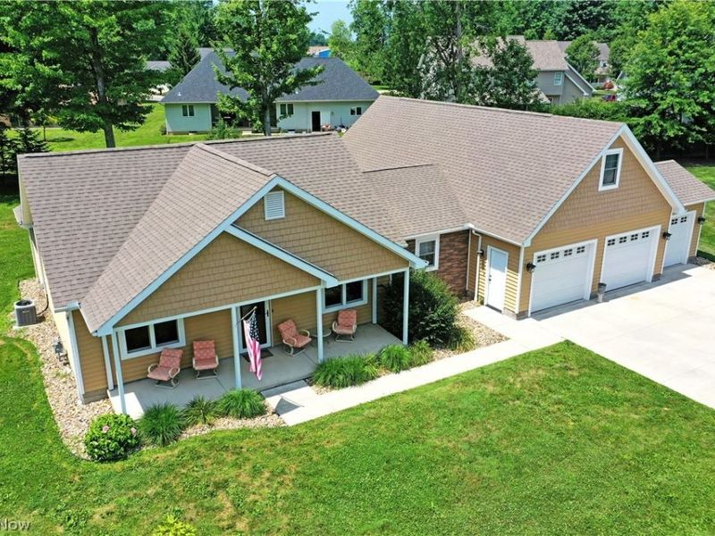 413 Maplewood Drive, Cortland, OH 44410 Photo 5