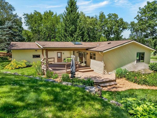 N3977 Meadow Drive, Cambridge, WI 53523