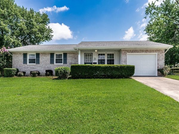 3713 Debbie Lane, Evansville, IN 47711