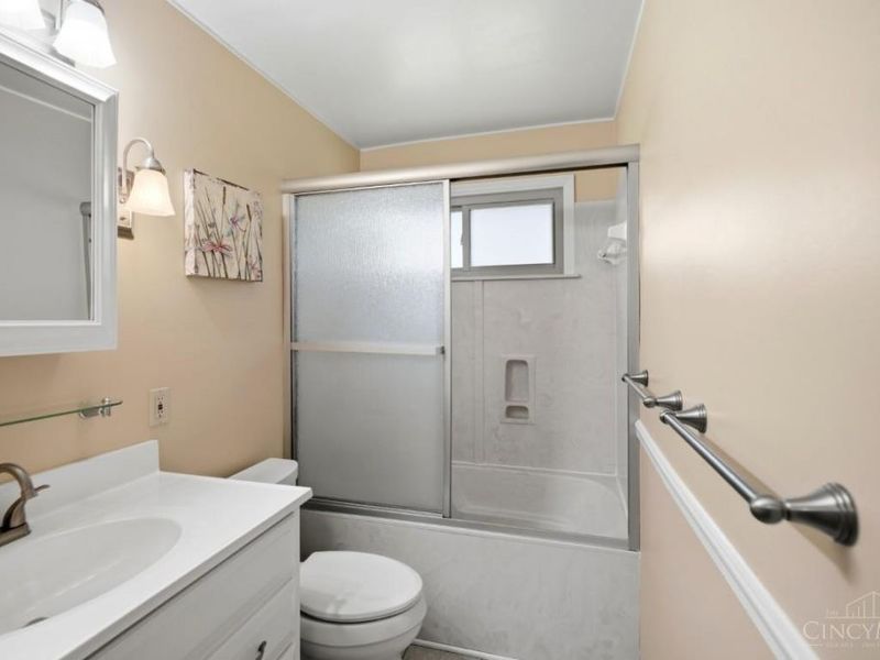 50 Hadley Road, Greenhills, OH 45218 Photo 17