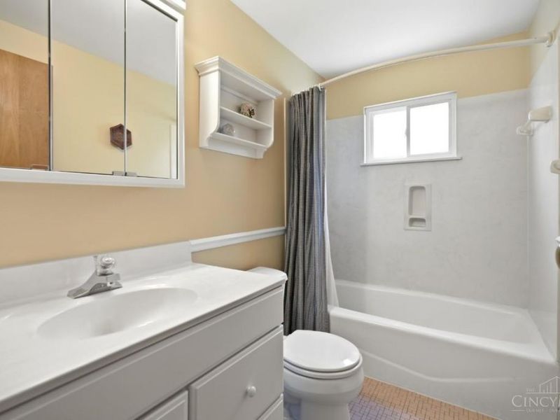 50 Hadley Road, Greenhills, OH 45218 Photo 22
