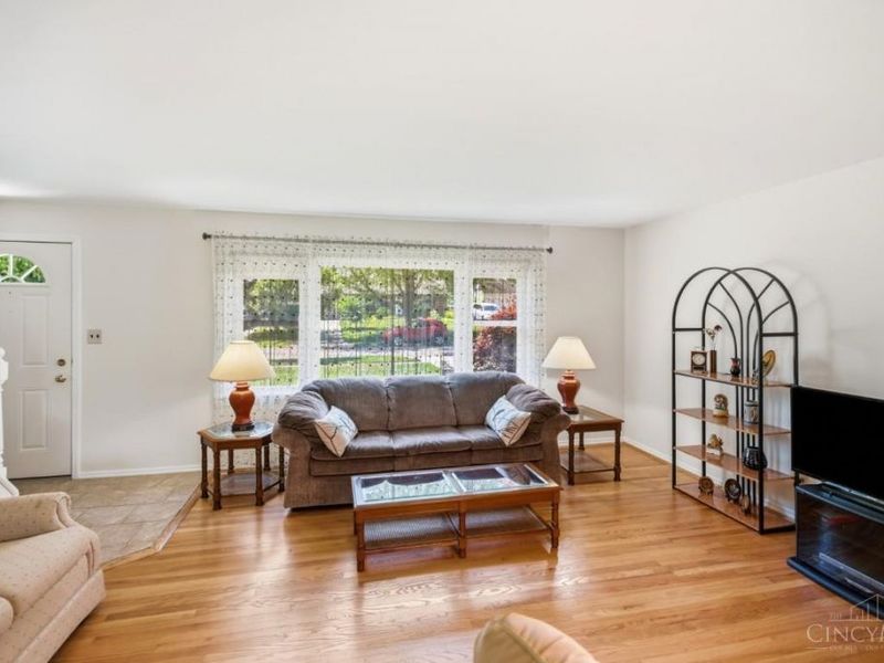 50 Hadley Road, Greenhills, OH 45218 Photo 4