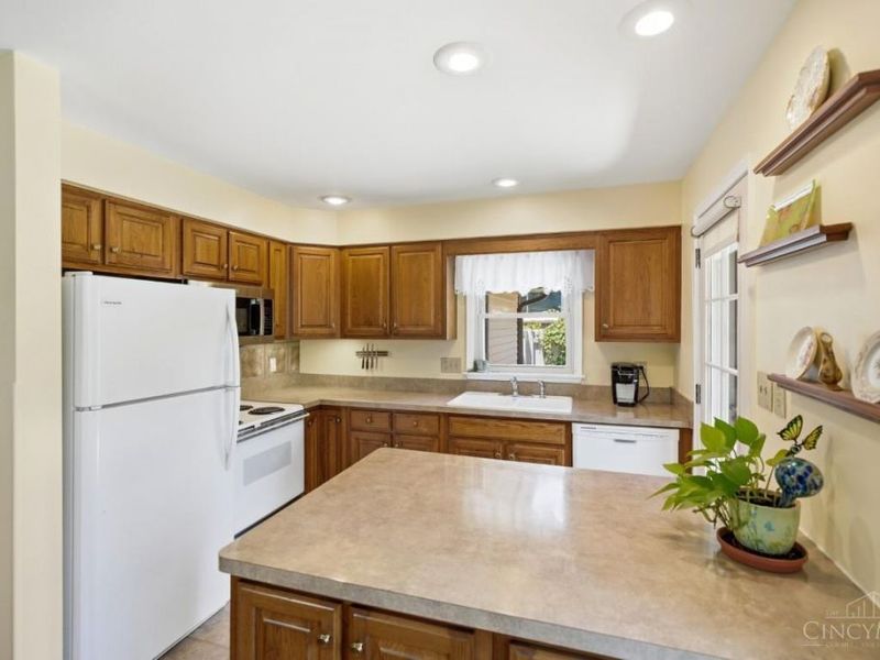 50 Hadley Road, Greenhills, OH 45218 Photo 9