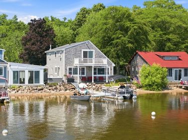145 Staples Shore Rd, Lakeville, MA 02347