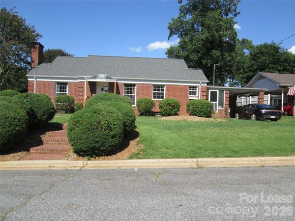 515 Mountain View Street SW, Lenoir, NC 28645