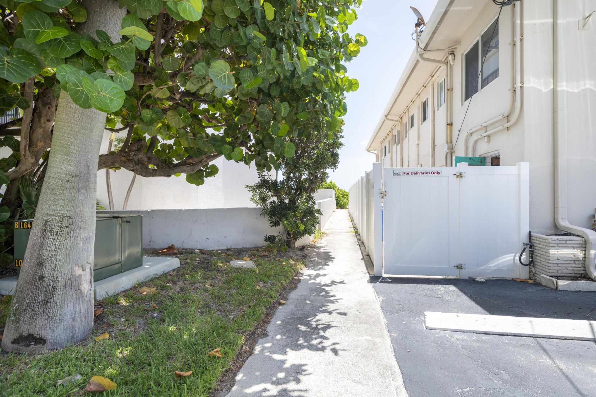 525 N Ocean Boulevard, Unit 423, Pompano Beach, FL 33062 Photo