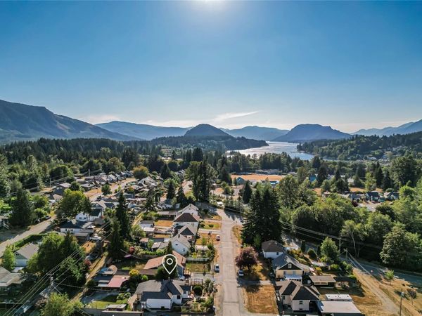 40 Hemlock St, Lake Cowichan, BC V0R 2G0