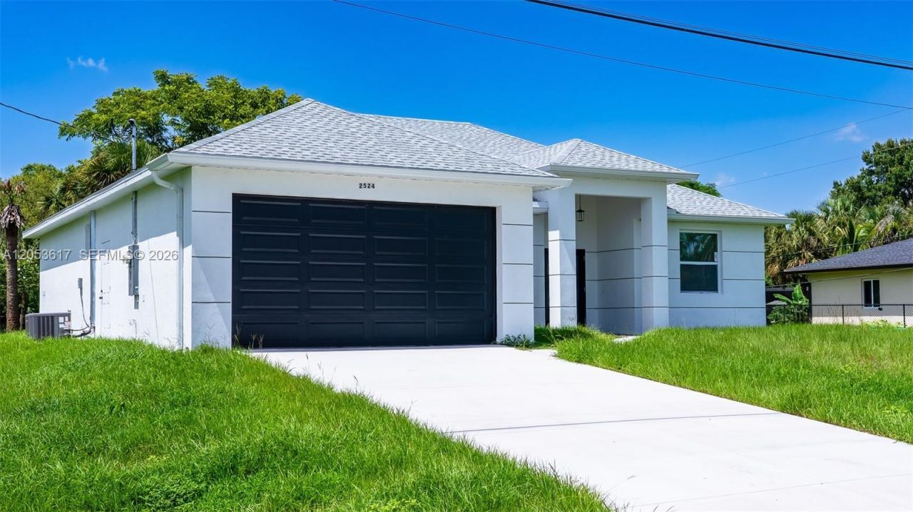 2524 Lakeview Dr , Lehigh Acres, FL 33936 Photo