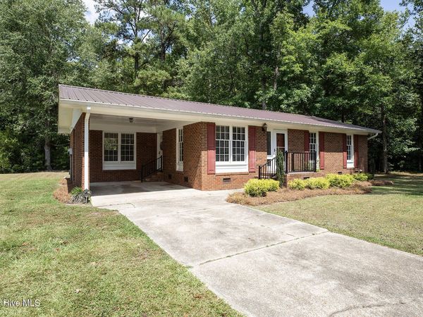 182 Crabapple Lane, Lake Waccamaw, NC 28450