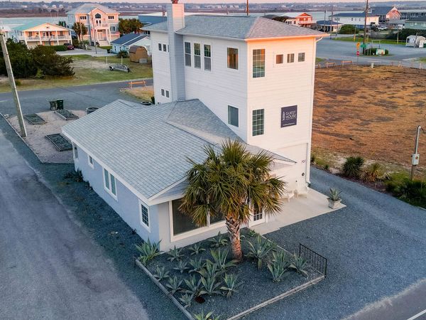 808 S Anderson Boulevard , Topsail Beach, NC 28445
