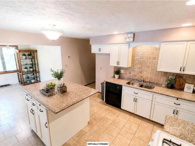 4770 Elizabeth Lane, Brooklyn, OH 44144 Photo 6