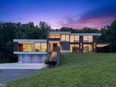 10590 BEACH MILL ROAD, GREAT FALLS, VA 22066