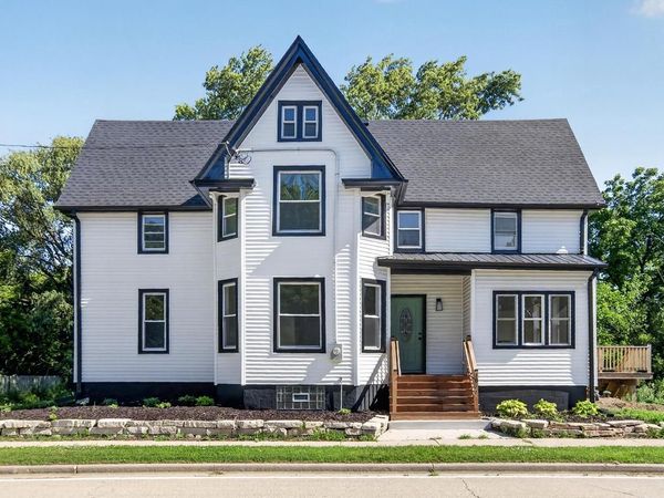 1836 W Mequon ROAD, Mequon, WI 53092