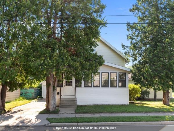 906 GRAND STREET, Oshkosh, WI 54901