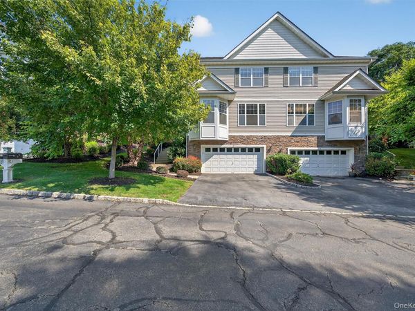 8 Green Court , Middletown, NY 10940