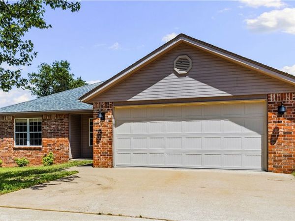 6 Jordan Lane , Bentonville, AR 72712