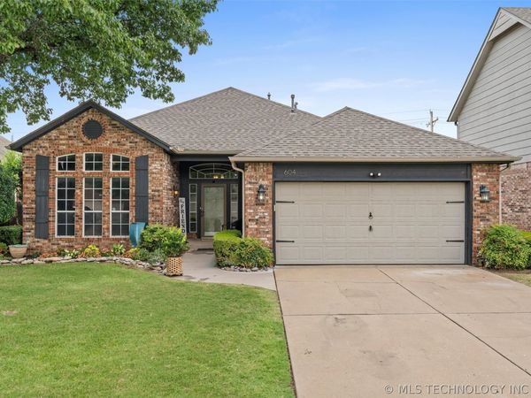 604 N Nyssa Avenue , Broken Arrow, OK 74012