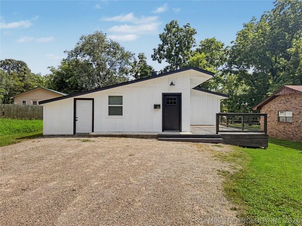 226 E Cedar Street , Stilwell, OK 74960