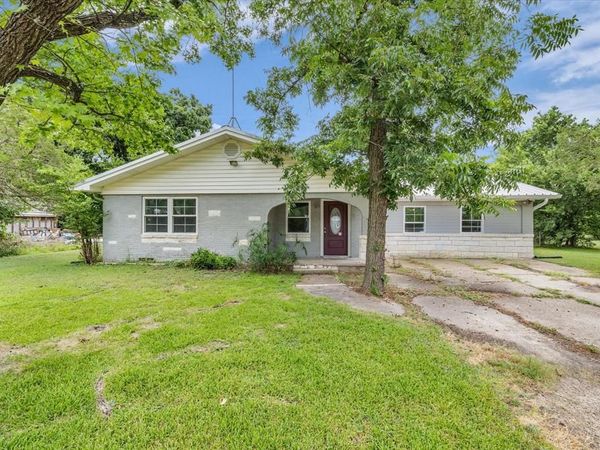 610 E Limestone Avenue , Mart, TX 76664