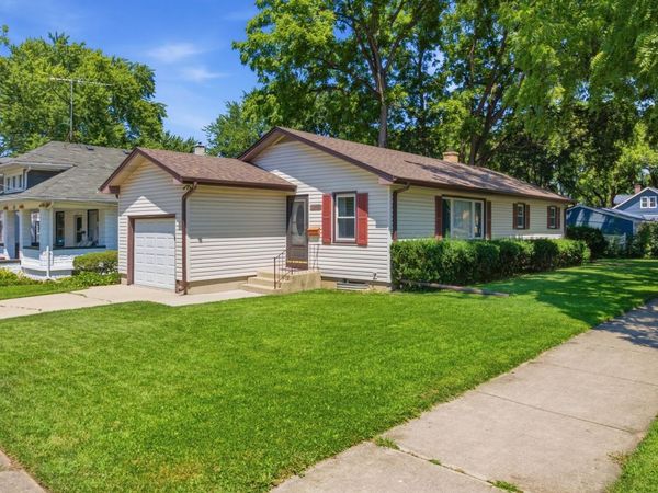1003 BELLEVUE Avenue , Elgin, IL 60120