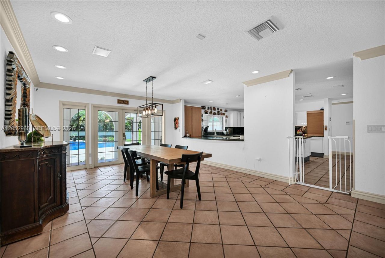 7550 SW 74th St , Miami, FL 33143 Photo
