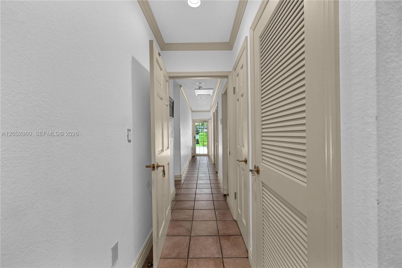 7550 SW 74th St , Miami, FL 33143 Photo