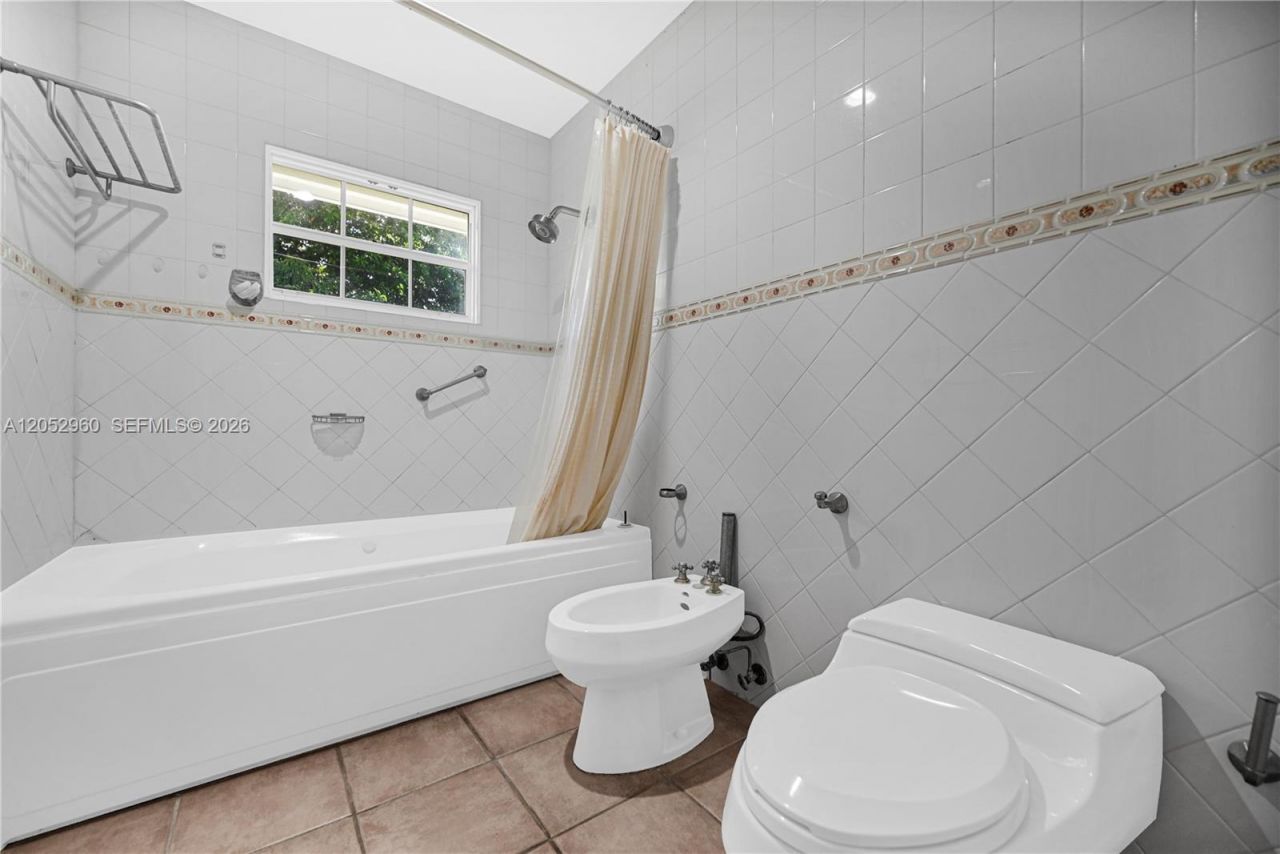 7550 SW 74th St , Miami, FL 33143 Photo