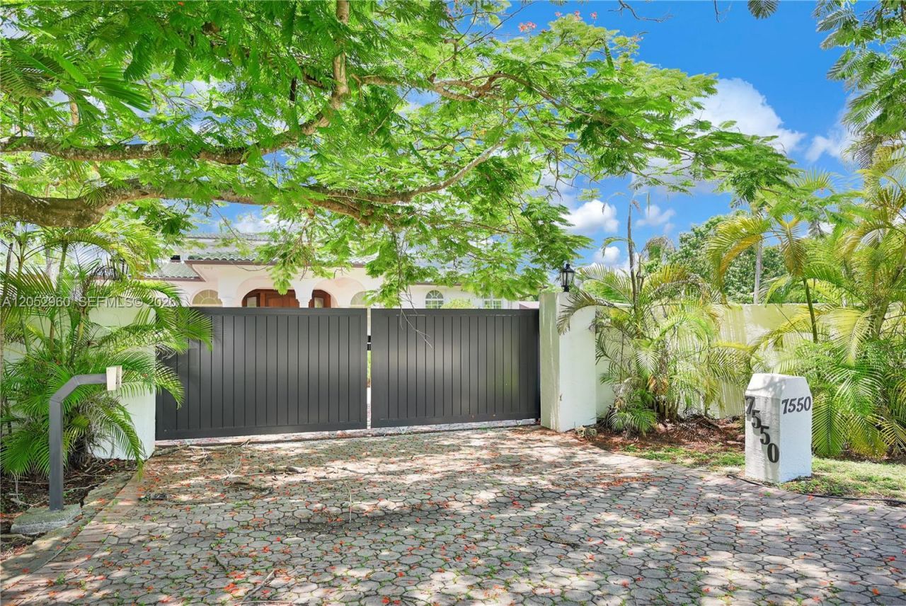 7550 SW 74th St , Miami, FL 33143 Photo