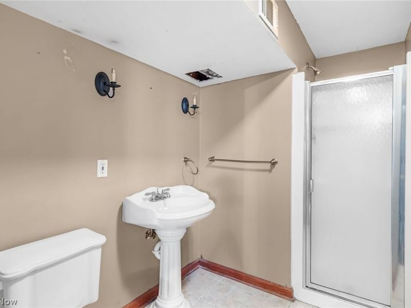 2380 Benton Street, Akron, OH 44312 Photo 18