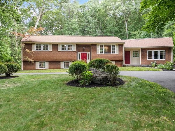 67 Quaker Ln, Bolton, MA 01740