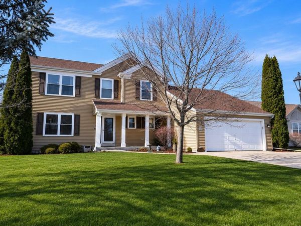 W142N9823 Amber Dr, Germantown, WI 53022