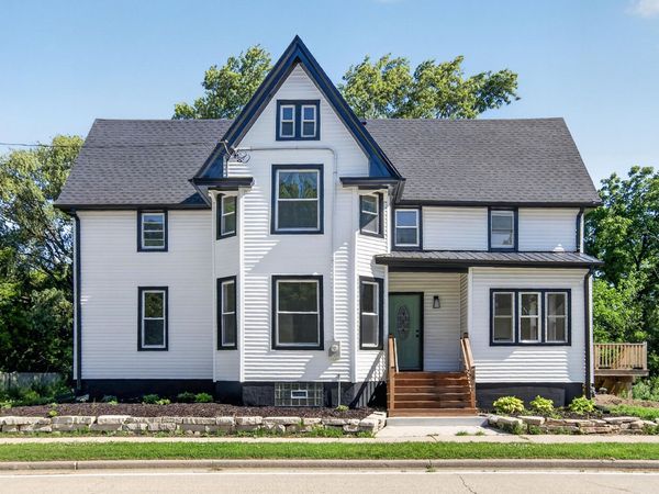 1836 W Mequon Rd, Mequon, WI 53092