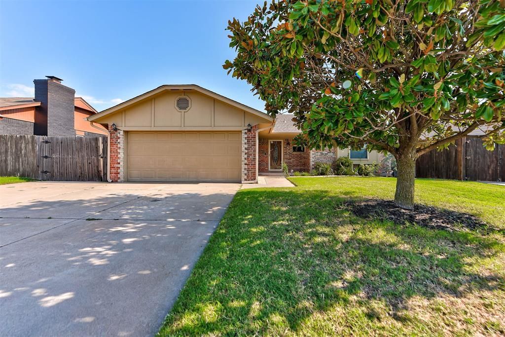 929 SW 11th Street, Moore, OK 73160 Main Photo