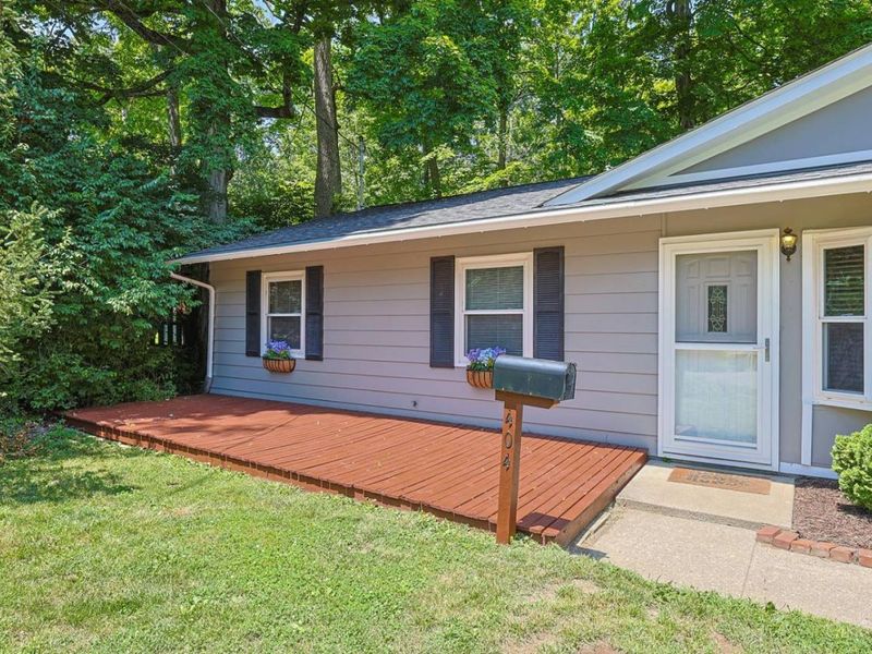 404 Mohican Drive, Loveland, OH 45140 Photo 2
