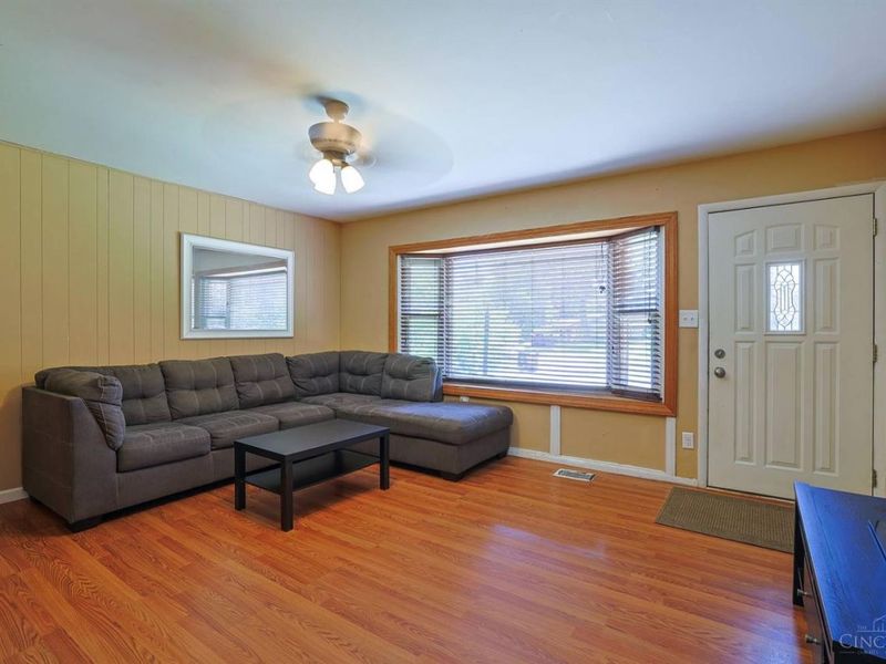 404 Mohican Drive, Loveland, OH 45140 Photo 4