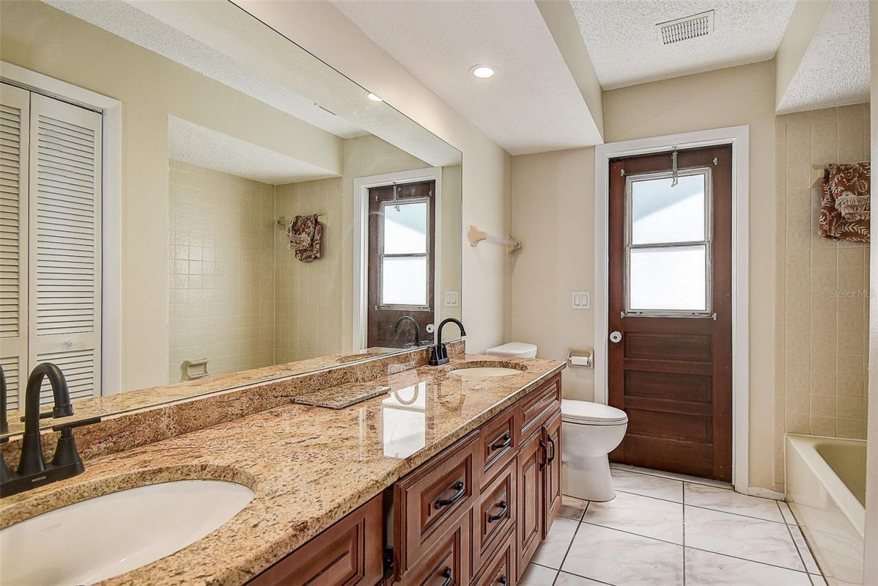2876 Lake Valencia Boulevard E, Palm Harbor, FL 34684 Photo