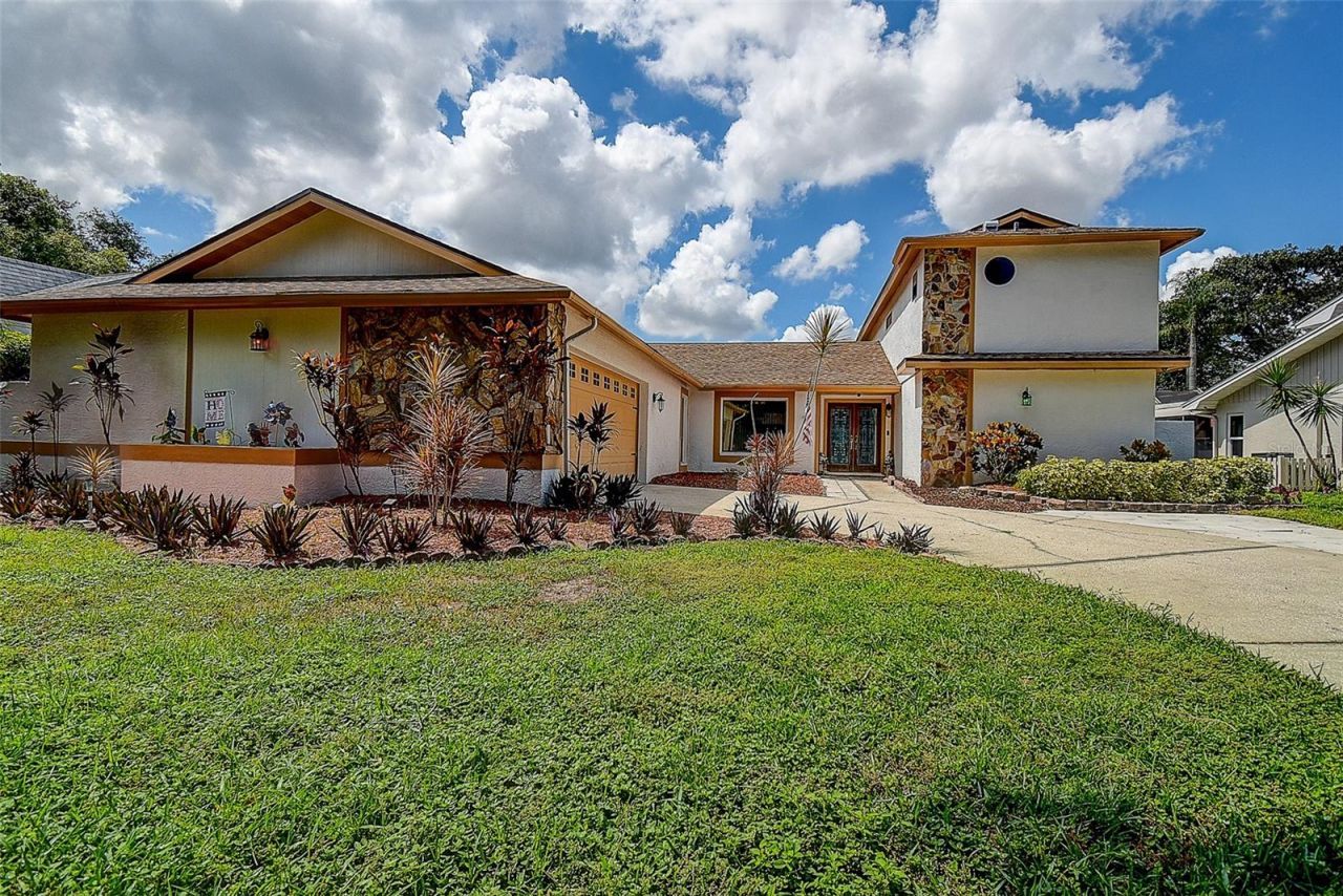 2876 Lake Valencia Boulevard E, Palm Harbor, FL 34684 Photo