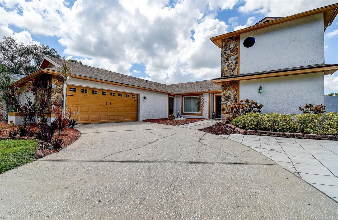 2876 Lake Valencia Boulevard E, Palm Harbor, FL 34684 Photo