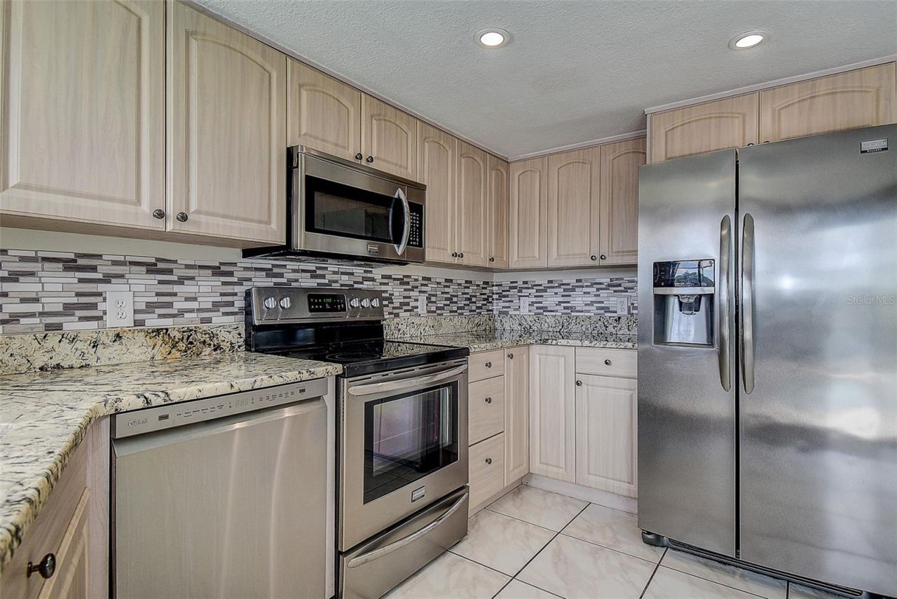 2876 Lake Valencia Boulevard E, Palm Harbor, FL 34684 Photo