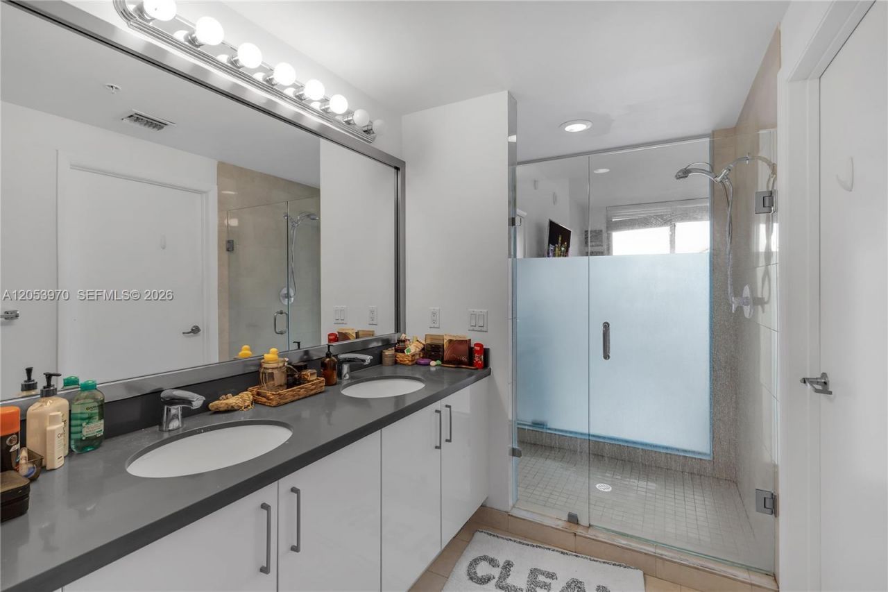 90 SW 3rd St , Unit 4403, Miami, FL 33130 Photo
