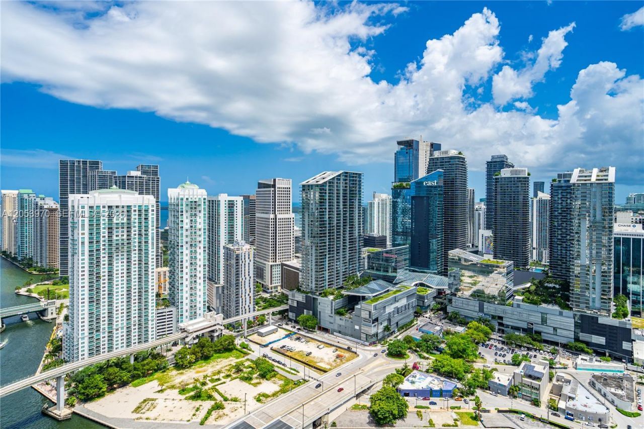 90 SW 3rd St , Unit 4403, Miami, FL 33130 Photo