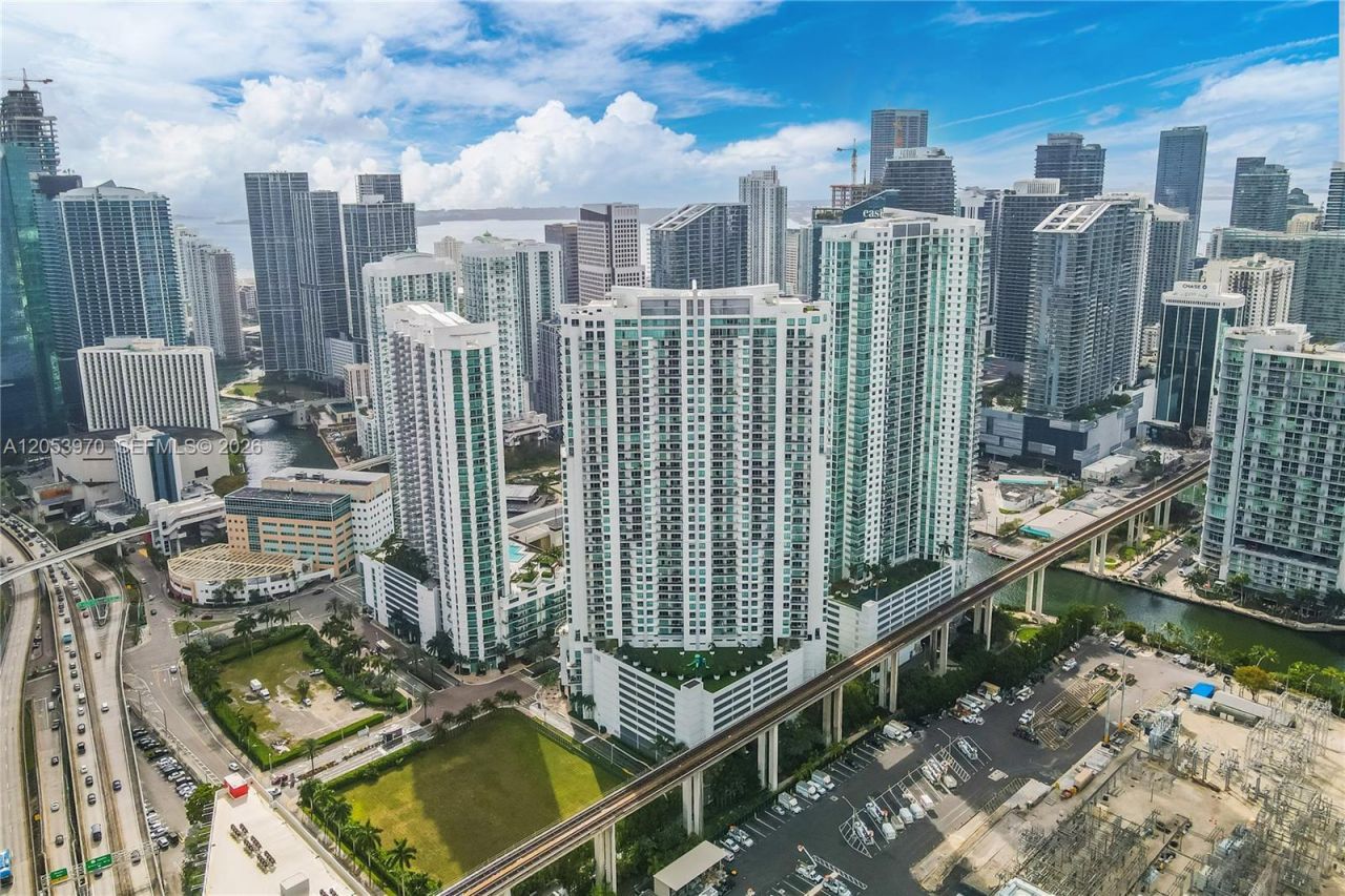 90 SW 3rd St , Unit 4403, Miami, FL 33130 Photo